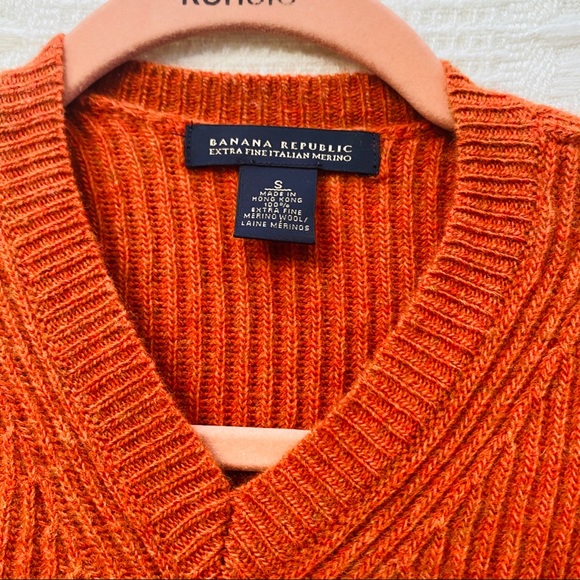 Banana Republic Extra Fine Merino Wool V Sweater - Picture 2 of 6